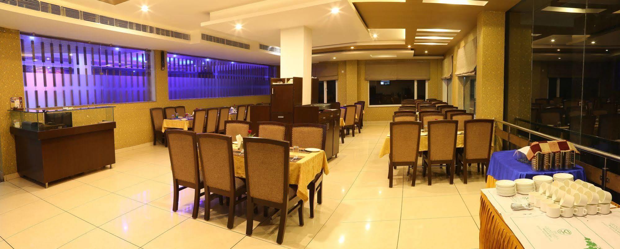 Cygnett Resort Grand Shiva Shivpuri  Экстерьер фото