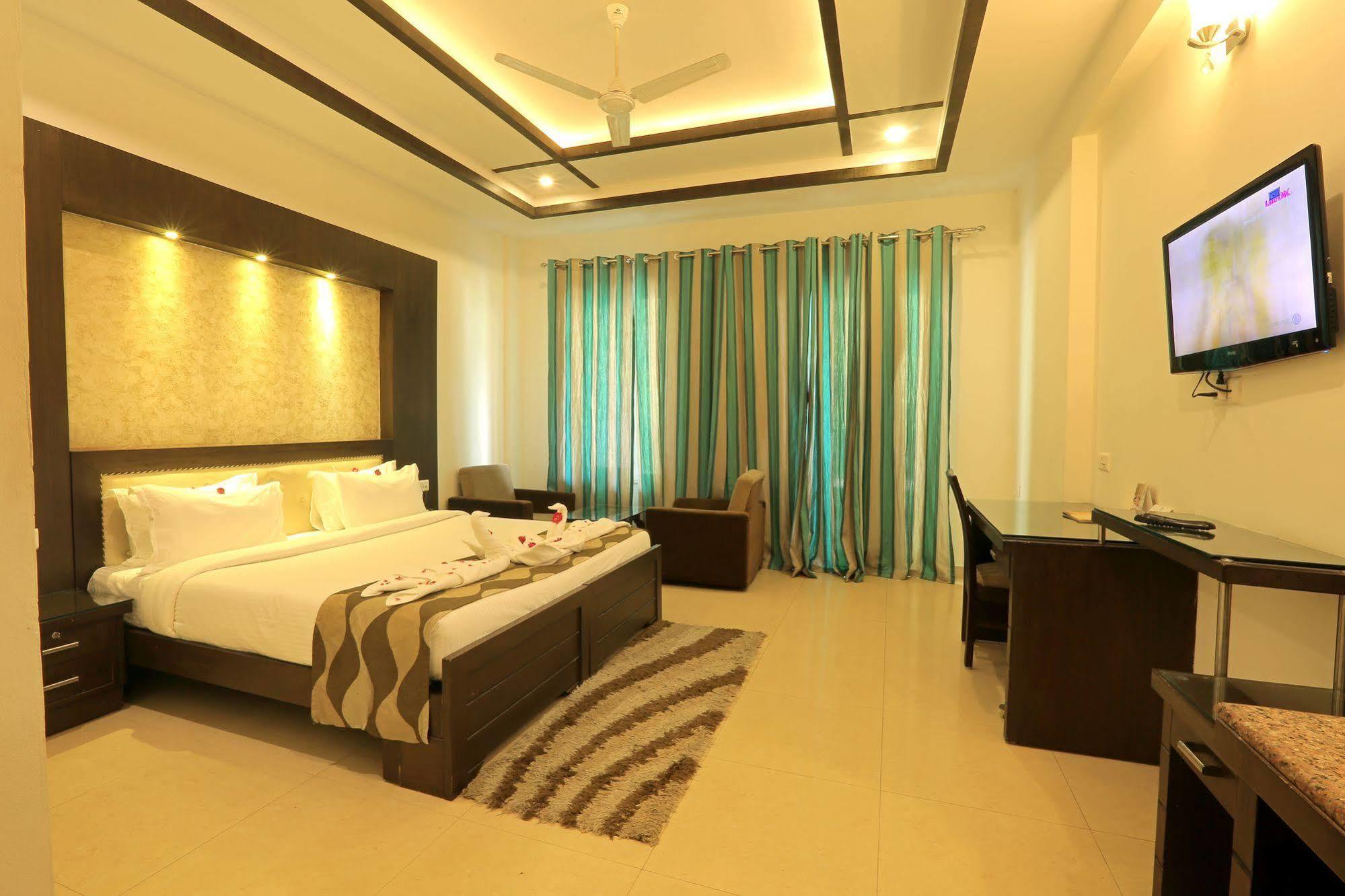 Cygnett Resort Grand Shiva Shivpuri  Экстерьер фото